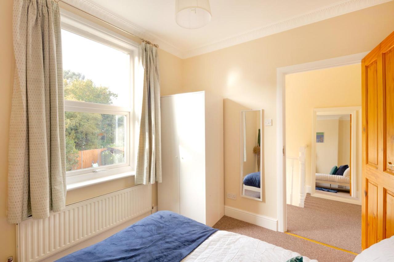 Stylish House In Wimbledon Villa London Eksteriør bilde