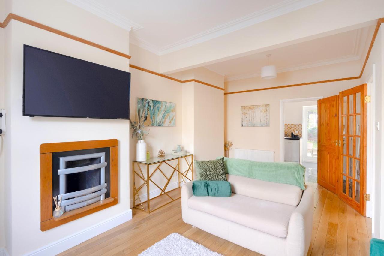 Stylish House In Wimbledon Villa London Eksteriør bilde