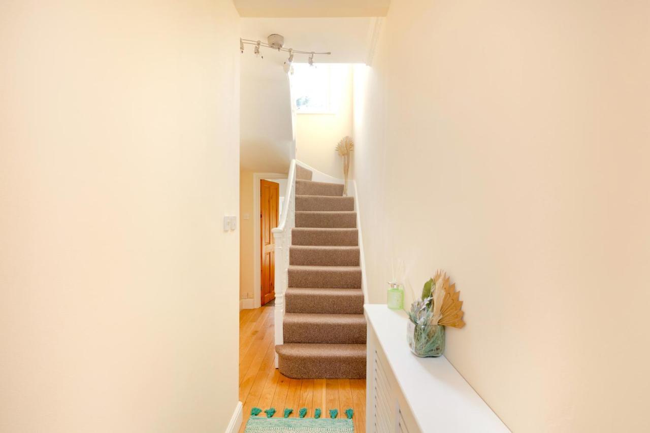 Stylish House In Wimbledon Villa London Eksteriør bilde